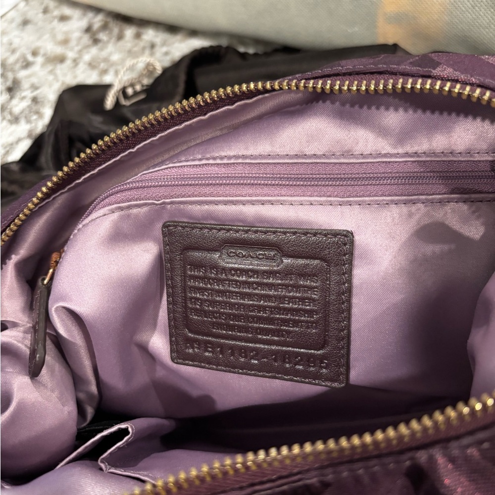 Elegant Burgundy Shoulder Bag - Picture 4 of 6